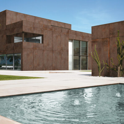 Arena stone nj infinity metal corten me03 fountain in courtyard of modern house
