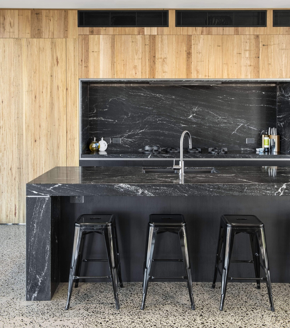 Arena stone nj titanium  lot 2235 3cm polished titanium silver kitchen3