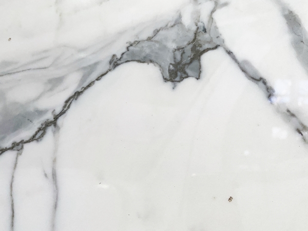 Statuary Extra Marble - This white marble's surface and striking dark veining exude a timeless elegance and luxurious appearance that enhances any space. Statuary Extra- Lot 1478 3cm Polished (#2) | Arena Stone NJ Arena stone nj statuary extra lot 1478 3cm polished statuary extra lot 1478 3cm polished 2