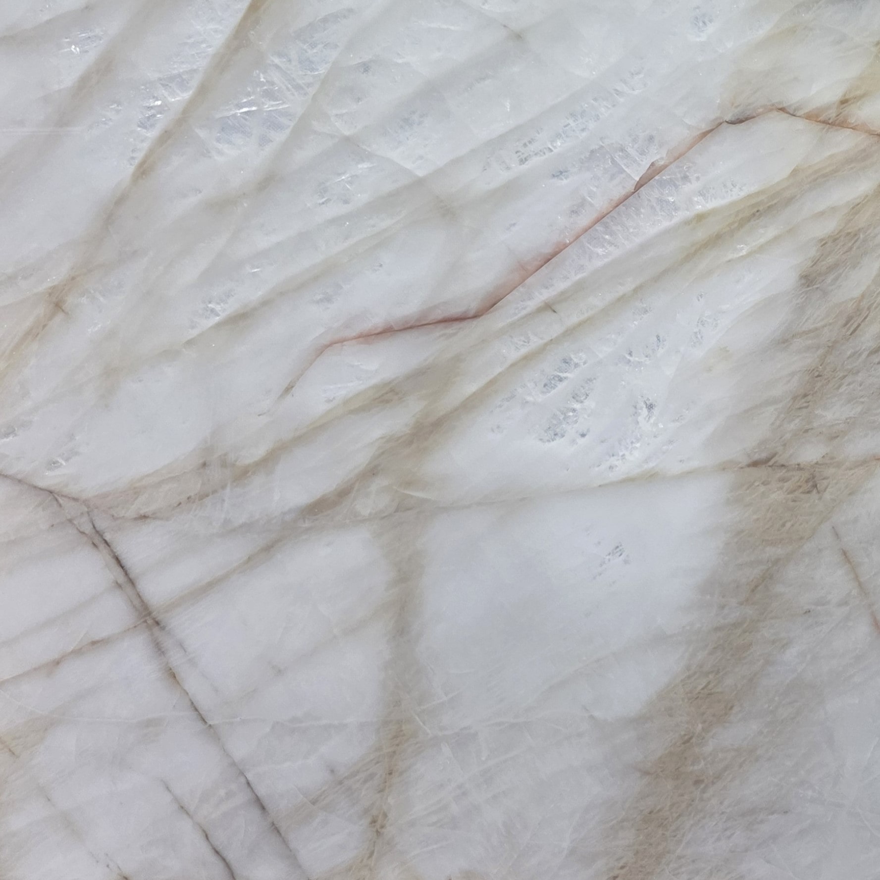 Our Crystal Himalaia quartzite offers the ethereal beauty of translucent crystalline stone with exquisite gold veining. Perfect for stunning backlit feature walls. Crystal Himalaia - Lot 2577 | Arena Stone NJ Arena stone nj crystal himalaia lot 2577 3cm polished crystal himalaia lot 2577